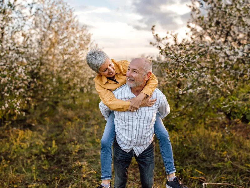 couple-walking-outdoors